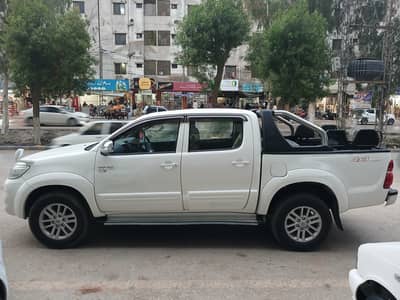 Toyota Hilux Vigo champ  2015 model bumper 2 bumper scratchless body