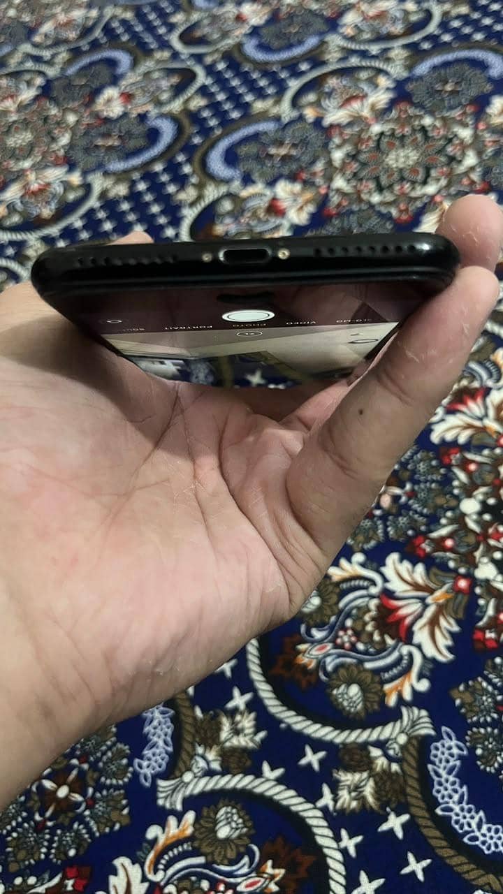 Apple iPhone 7 Plus 5