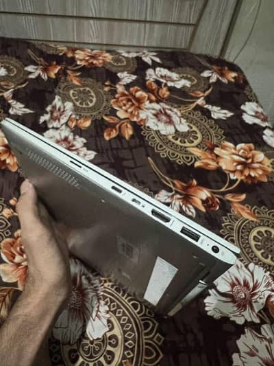 Model hp Elitebook x360 1030 G2 2 in one laptop