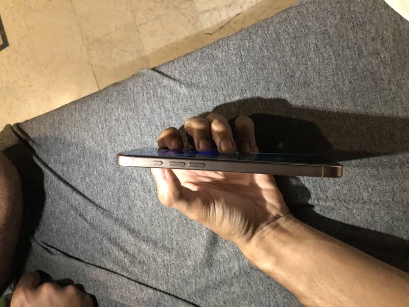 Apple iPhone 16 Pro Max 3