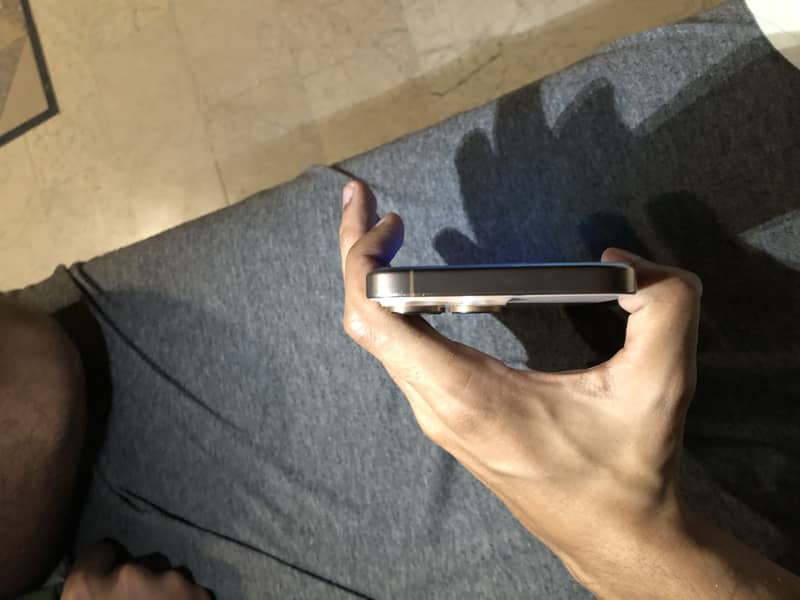 Apple iPhone 16 Pro Max 4