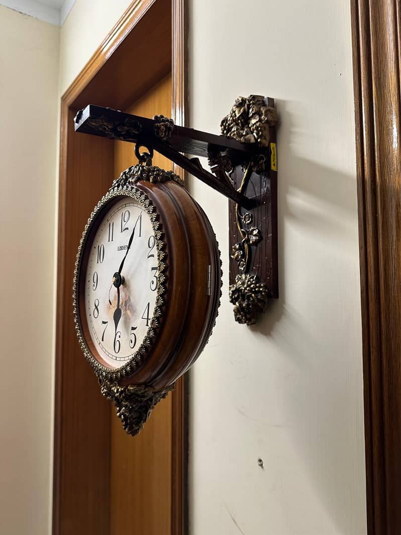 Hanging wall clock 1