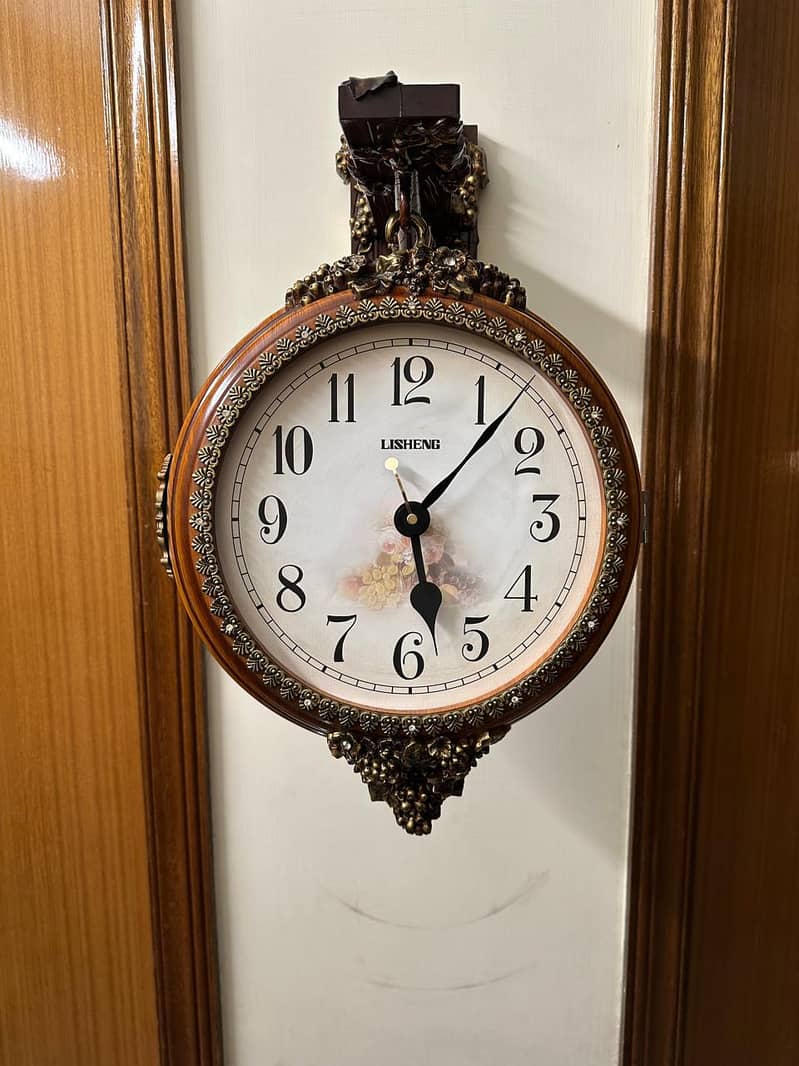 Hanging wall clock 2