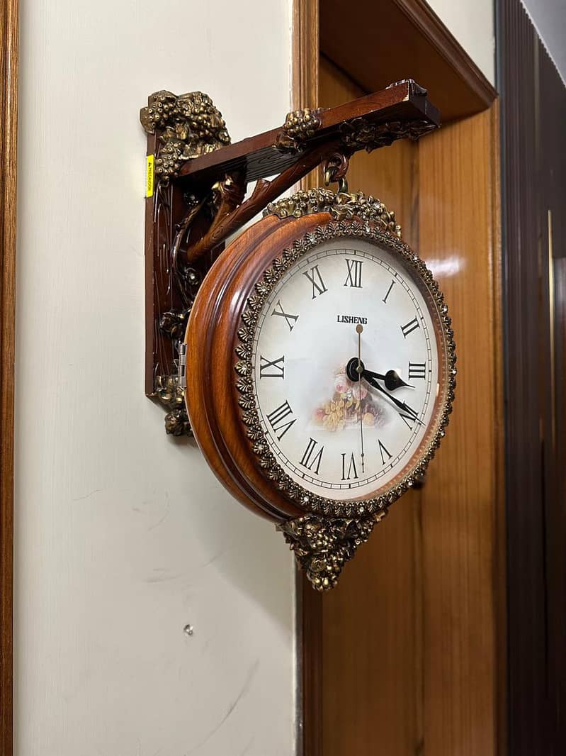 Hanging wall clock 5