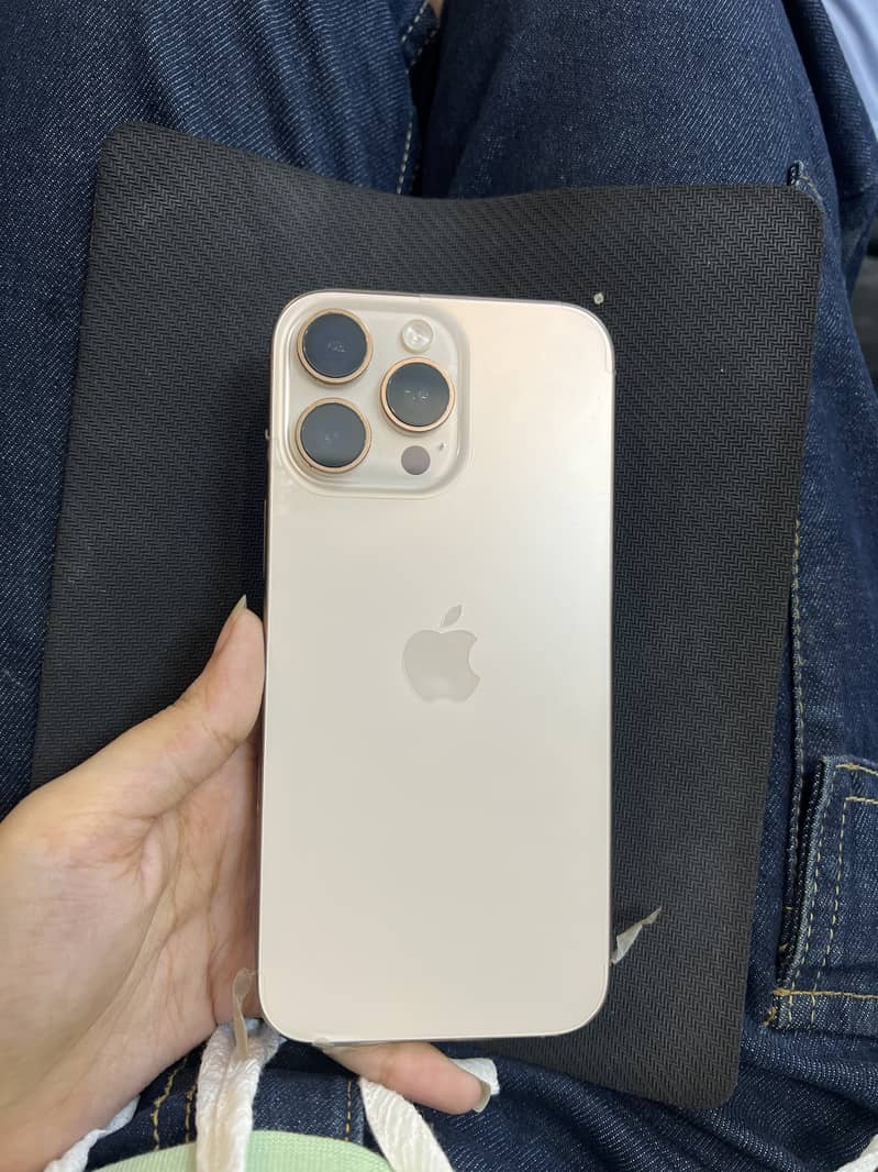 Apple iPhone 16 Pro Max 0