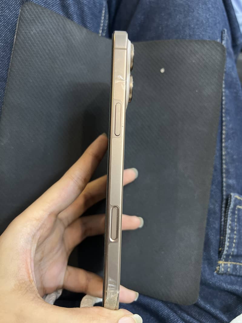 Apple iPhone 16 Pro Max 1
