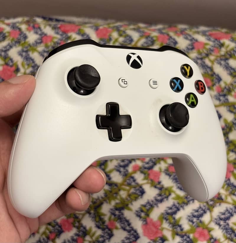 Xbox One S wireless Controller 1