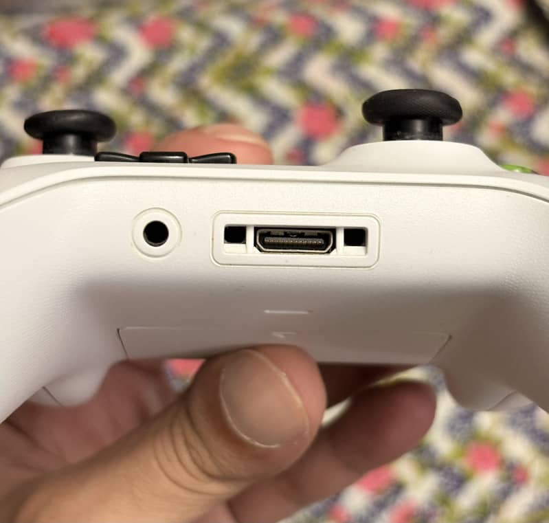 Xbox One S wireless Controller 4