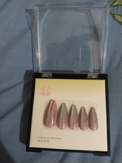 nails 