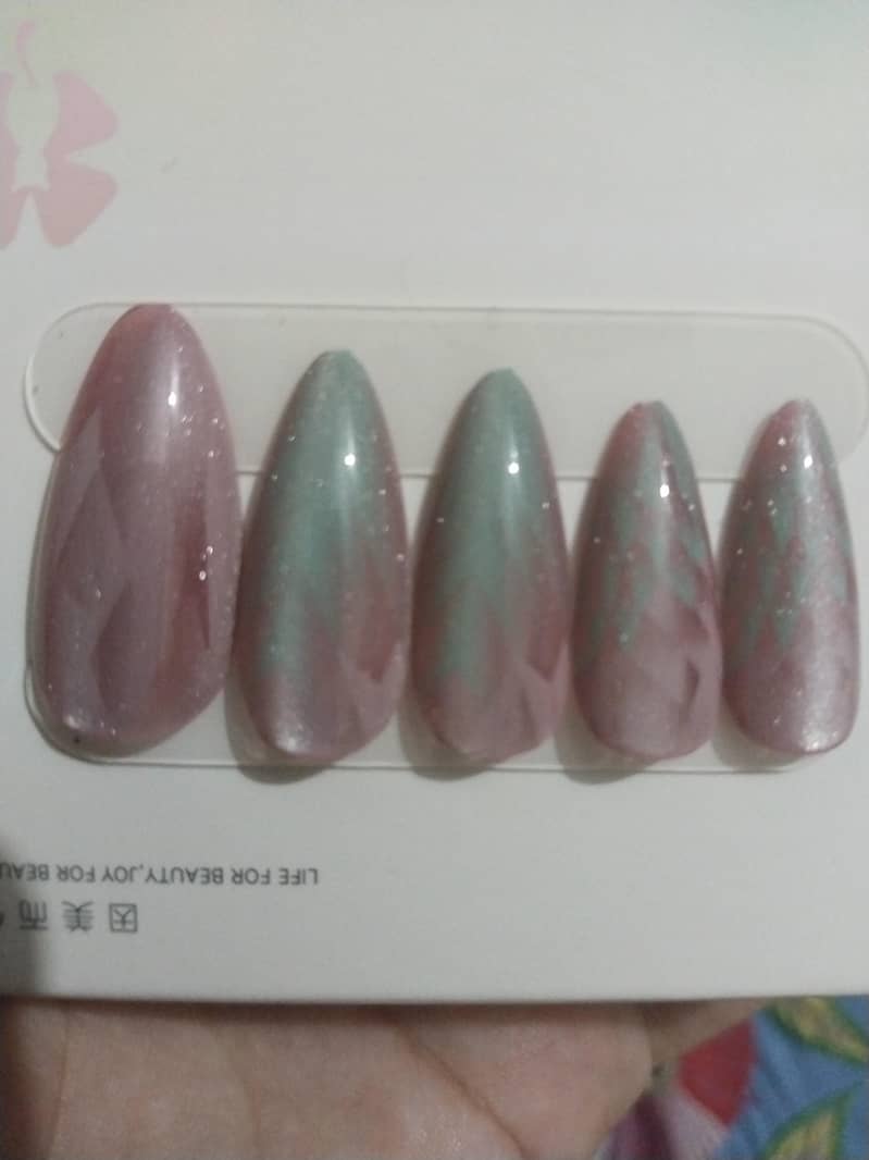 nails  2