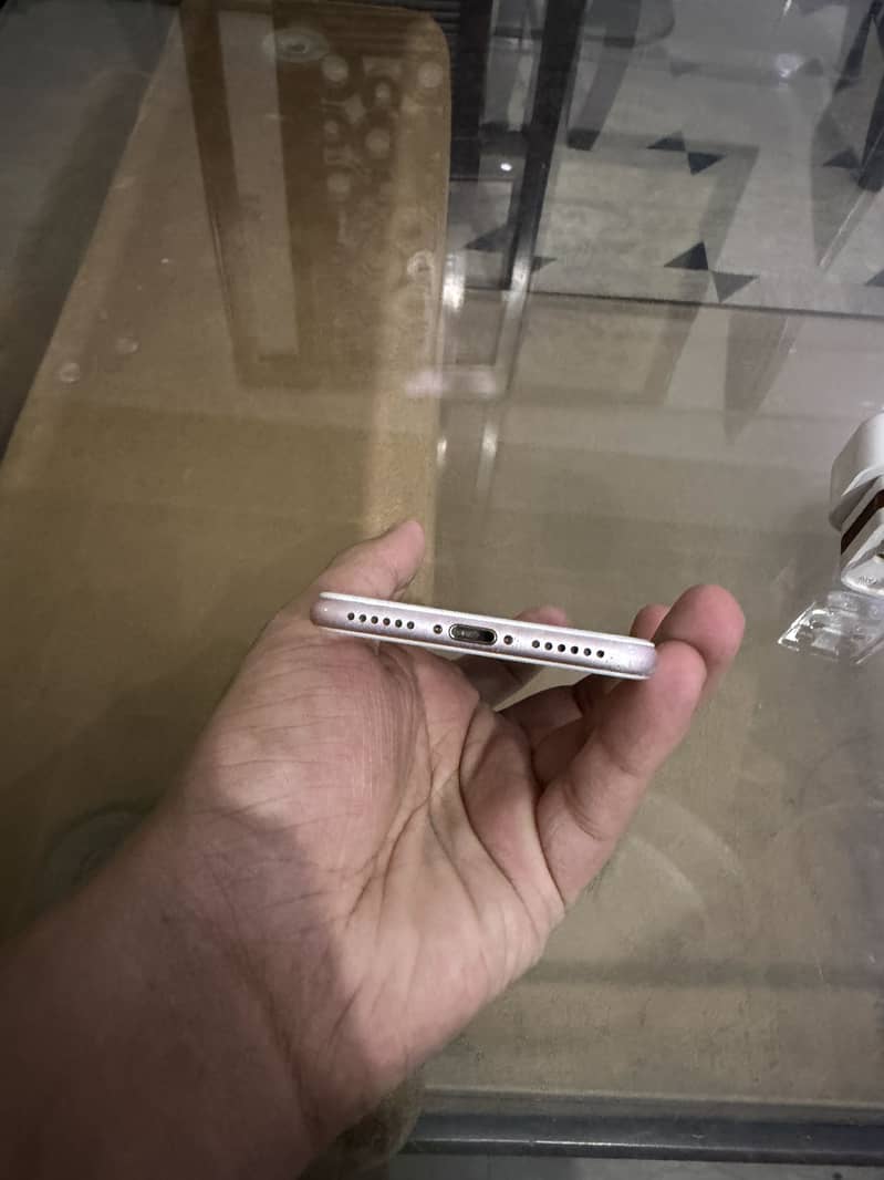 Apple iPhone 7 2