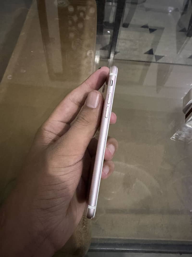 Apple iPhone 7 2