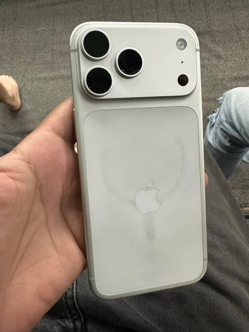 Apple iPhone 17 Pro Max 0