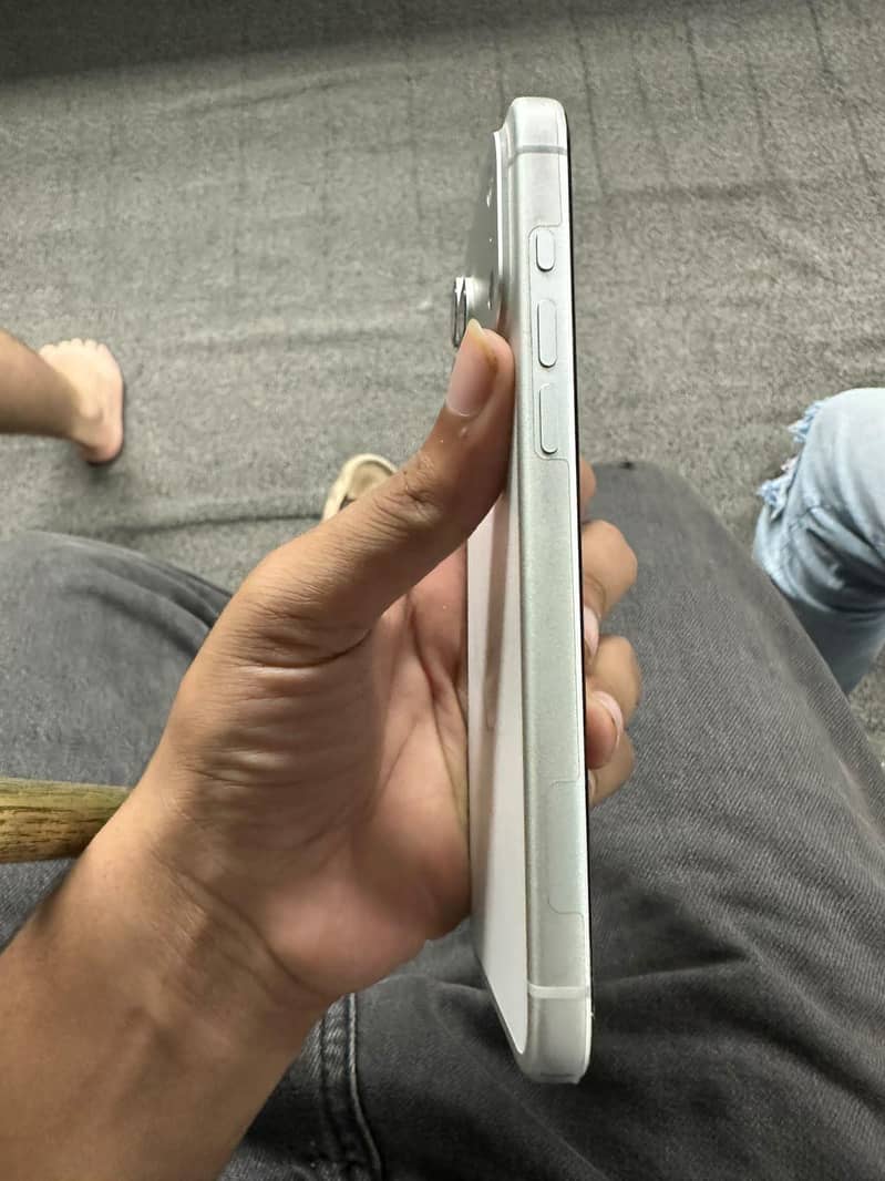 Apple iPhone 17 Pro Max 4