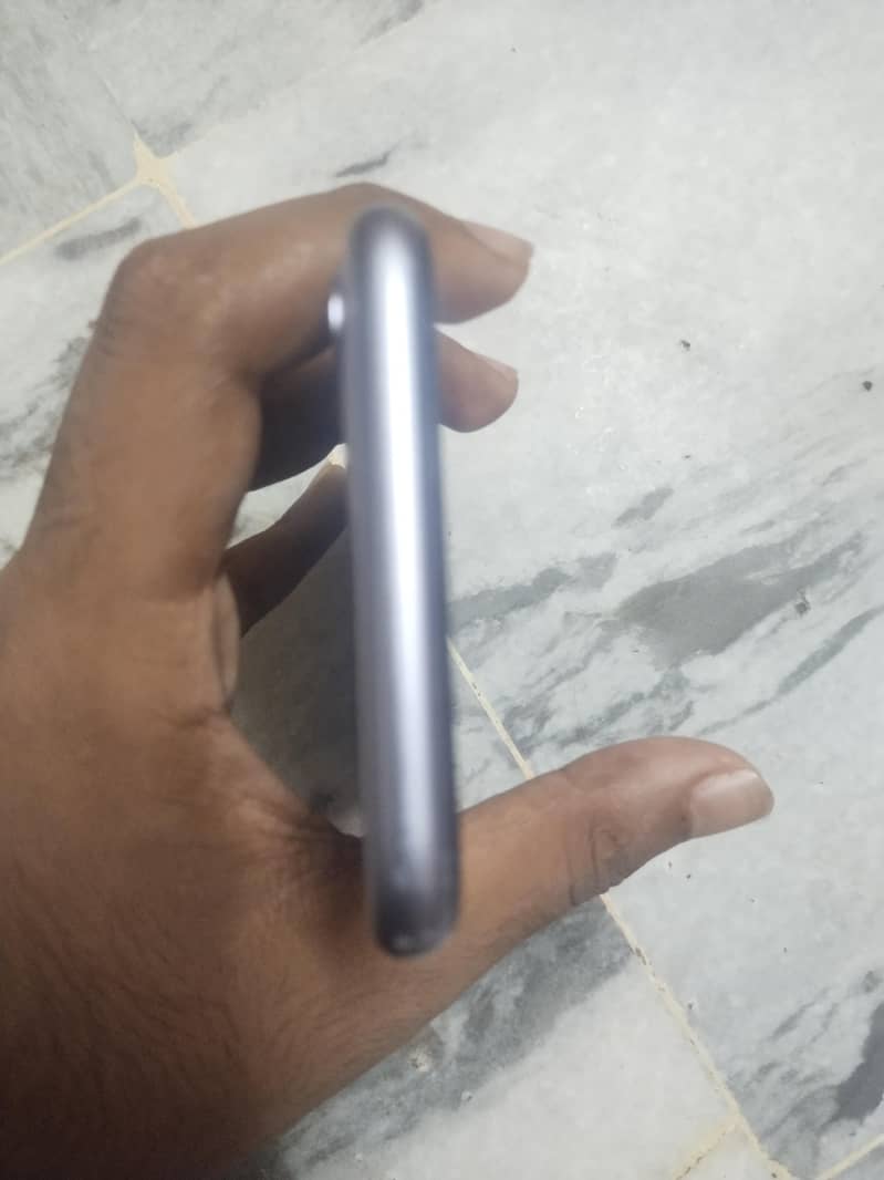 Apple iPhone 11 7