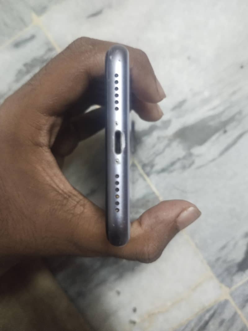 Apple iPhone 11 8