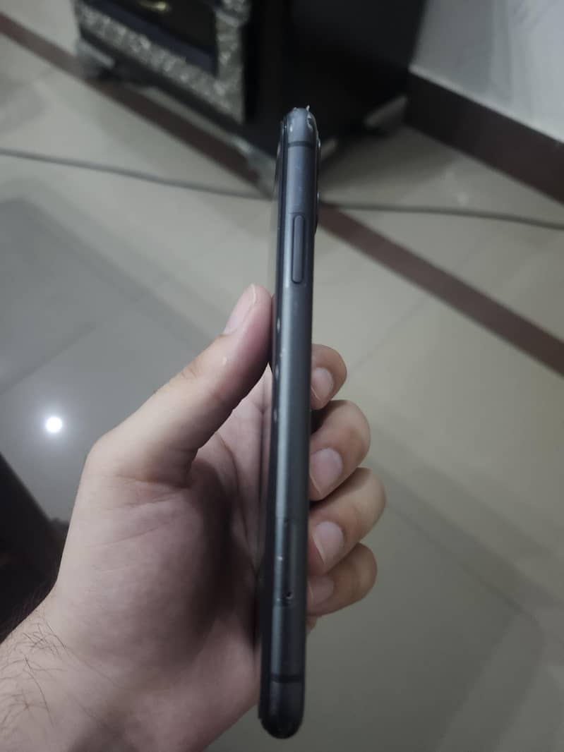 Apple iPhone 11 3