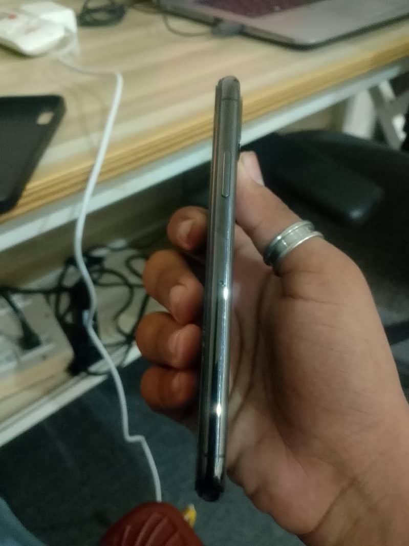 Apple iPhone X 5