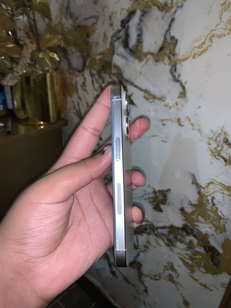 Apple iPhone 15 Pro 1