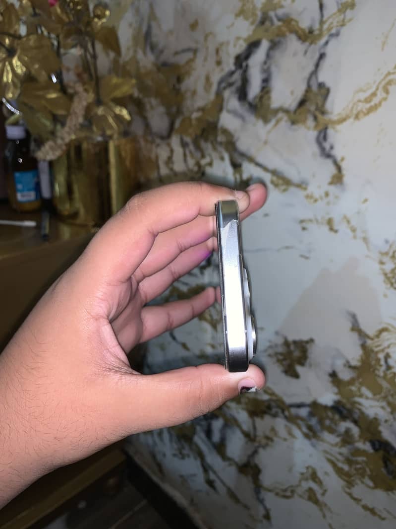 Apple iPhone 15 Pro 2