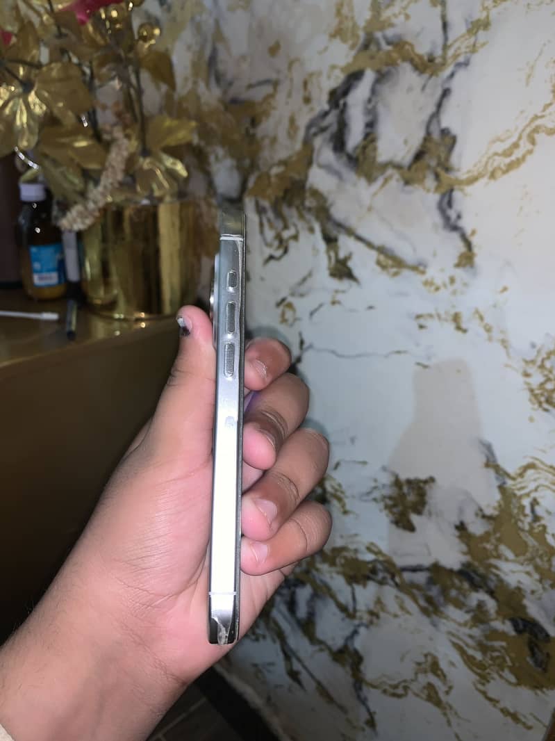 Apple iPhone 15 Pro 3