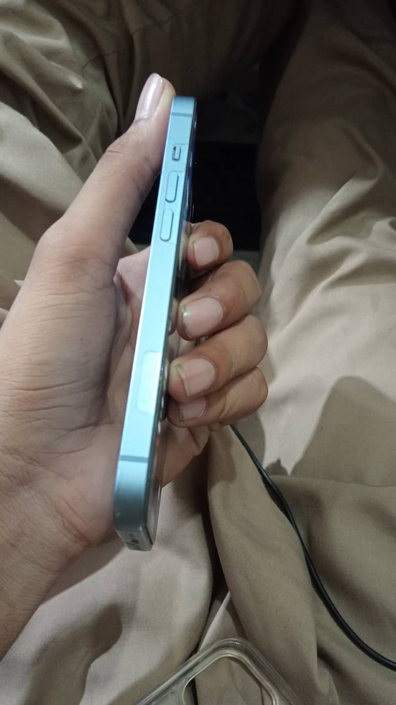 Apple iPhone 14 4