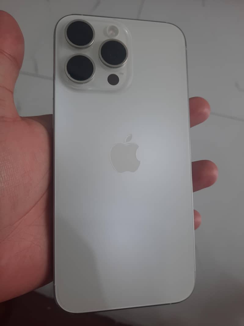 Apple iPhone 15 Pro Max 0
