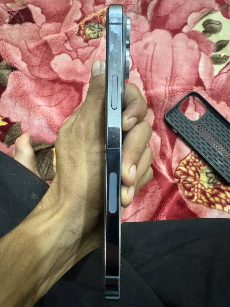 Apple iPhone 13 Pro Max 4