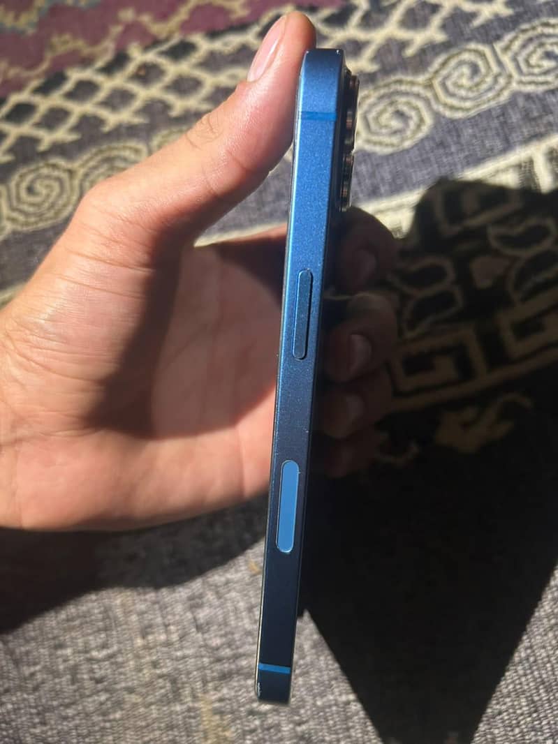 Apple iPhone 13 2