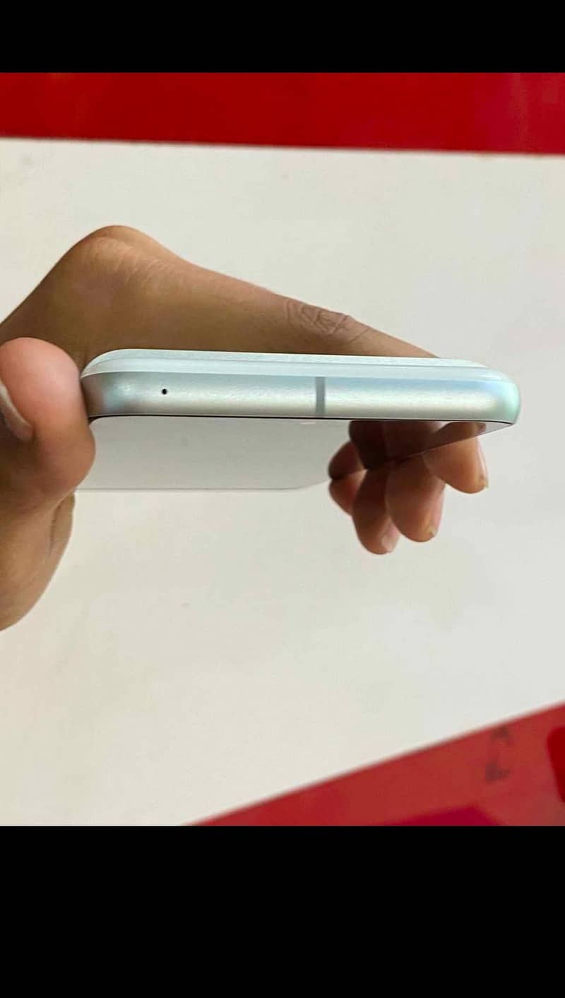Google Pixel 8 5
