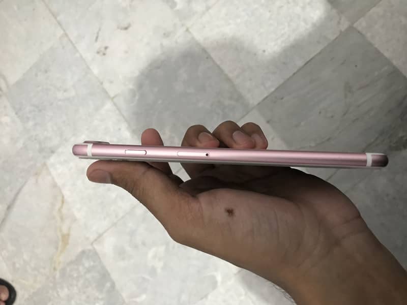 Apple iPhone 7 Plus 0