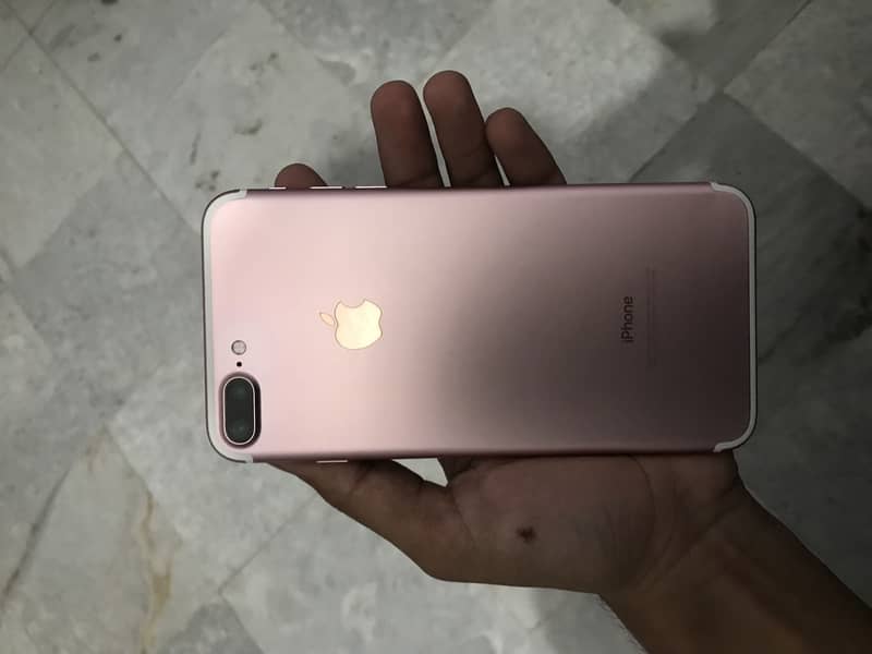 Apple iPhone 7 Plus 1