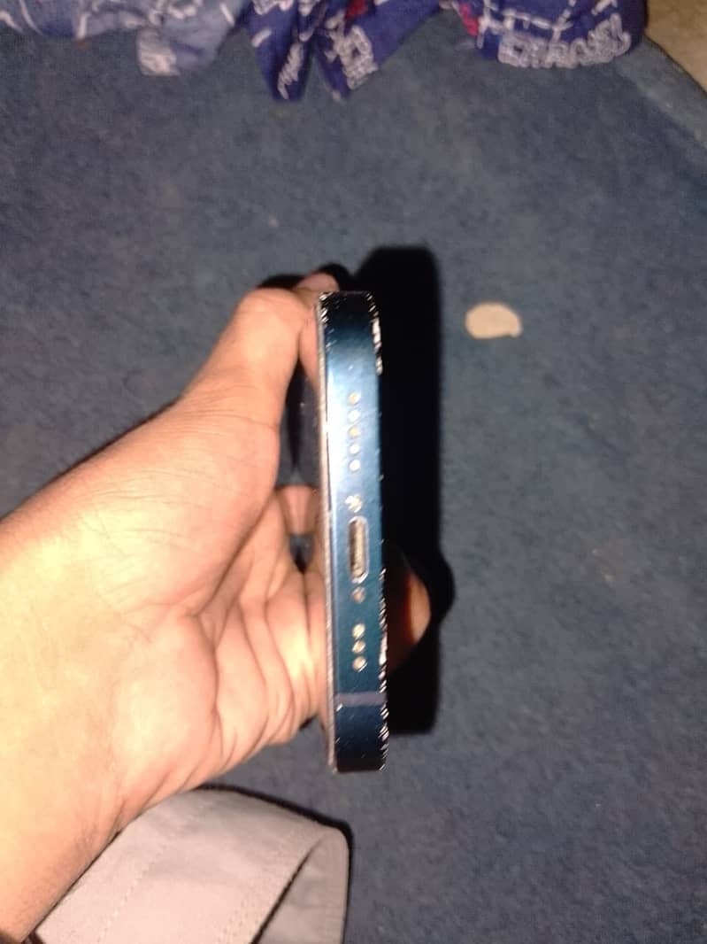 Apple iPhone 13 2