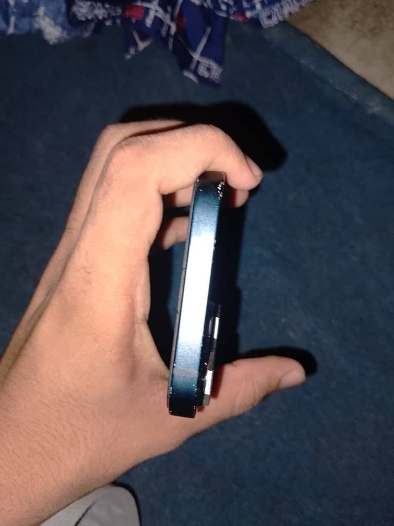 Apple iPhone 13 4