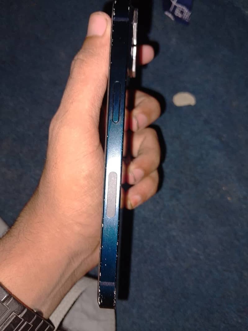 Apple iPhone 13 5