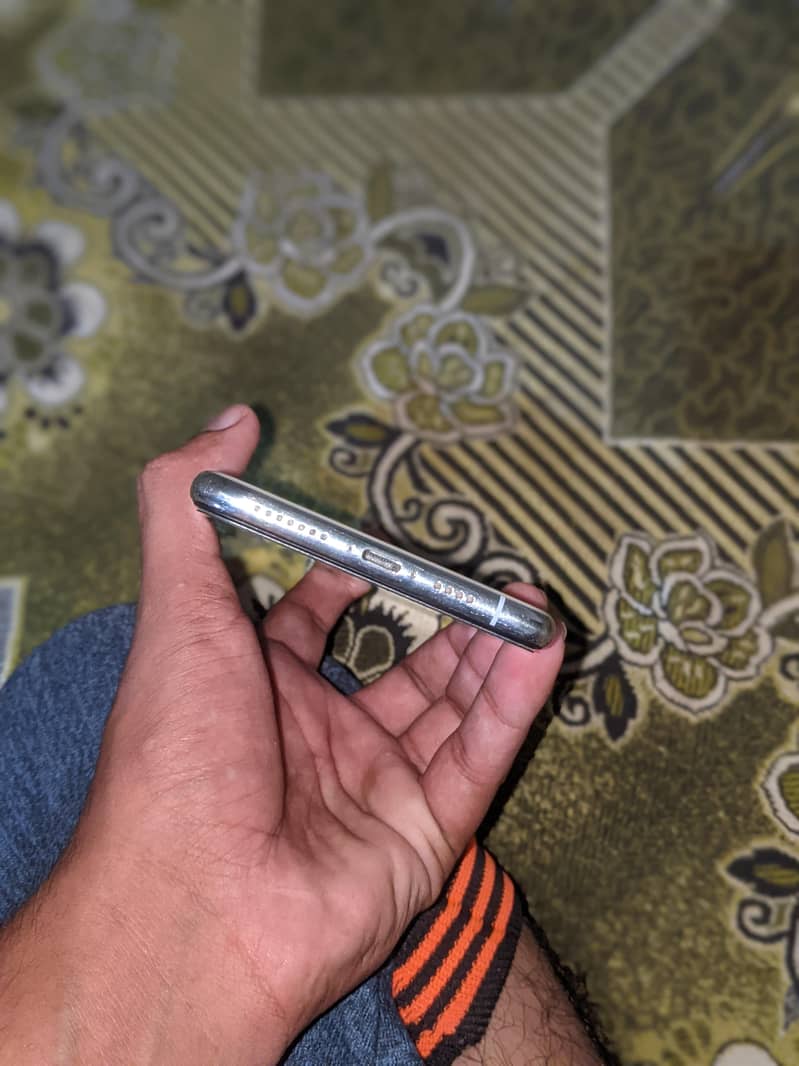 Apple iPhone XS Max 1