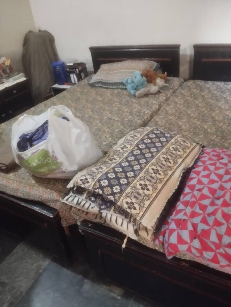 2 single bed for sal 1