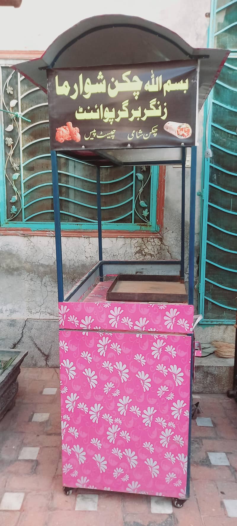 shawarma stand. . . . . counter. . . . 20.000 main 1