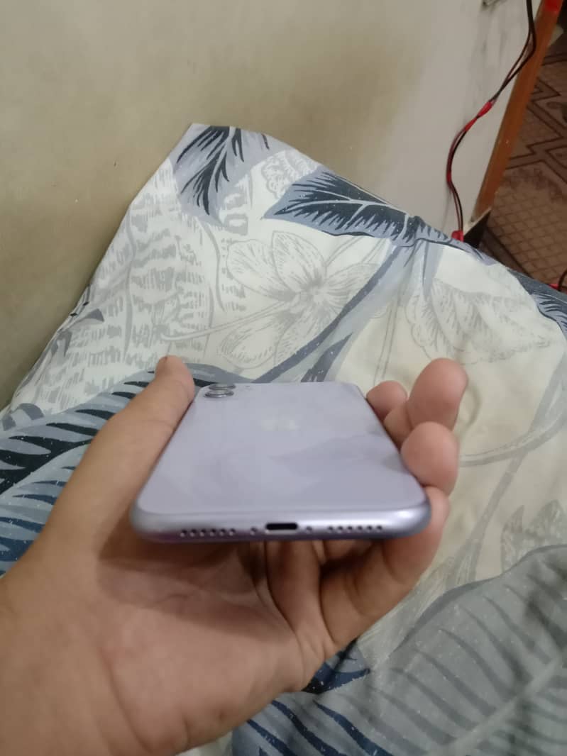 Apple iPhone 11 4