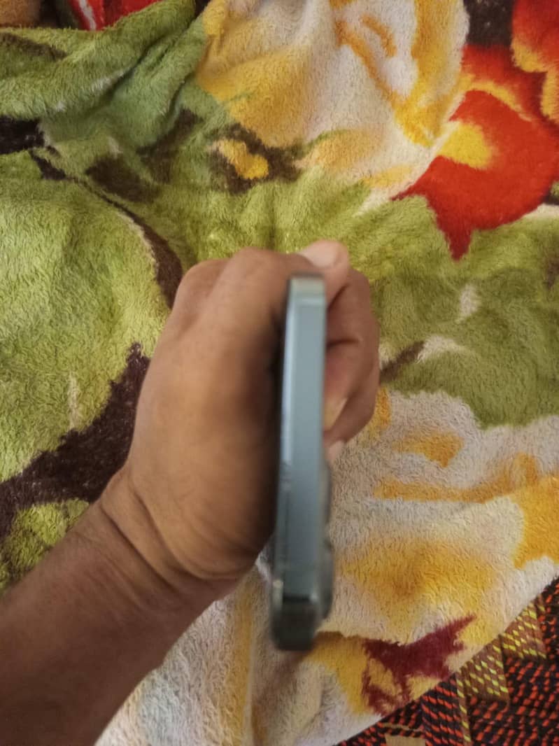 Apple iPhone 13 Pro Max 4