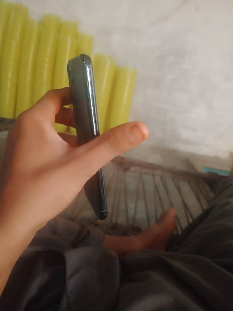 Apple iPhone 11 Pro Max 3