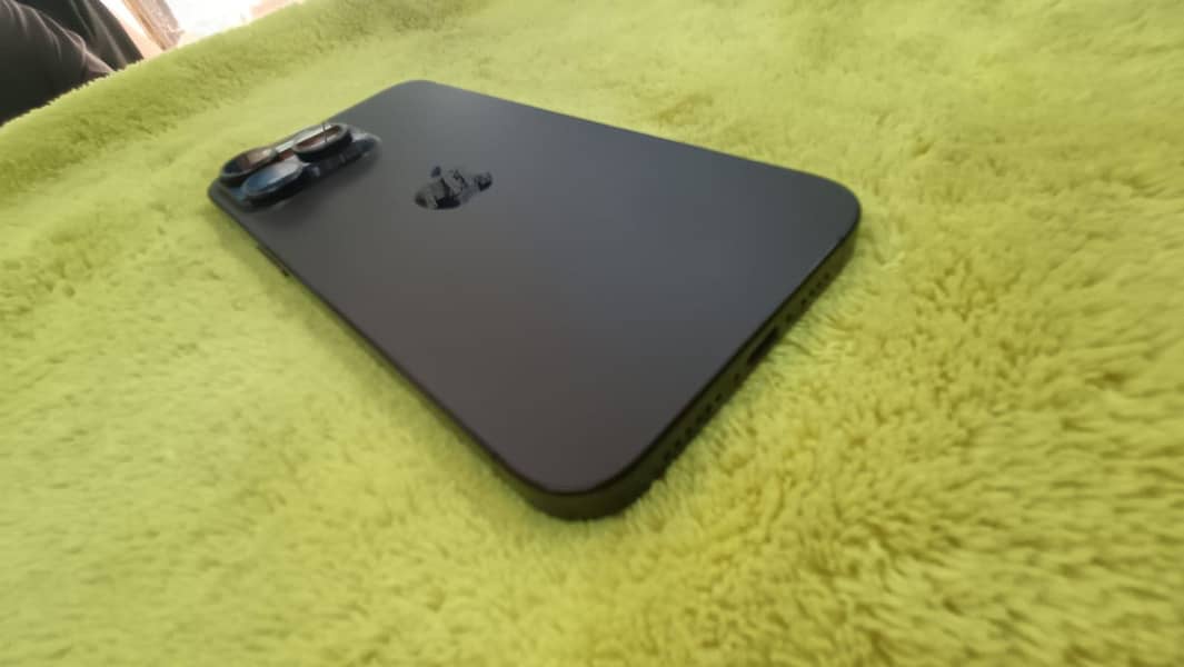 Apple iPhone 15 Pro Max 1