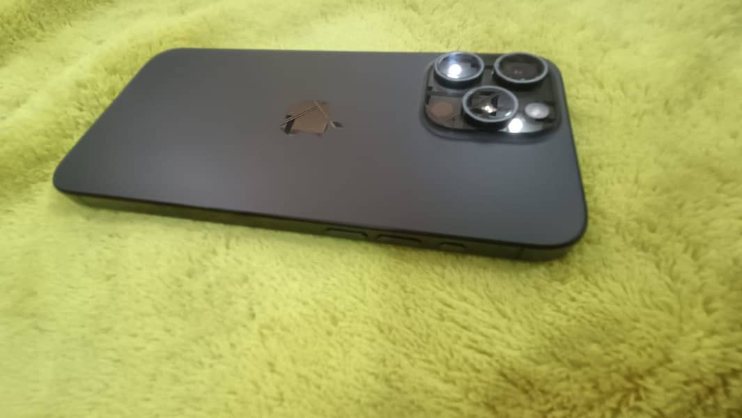 Apple iPhone 15 Pro Max 5
