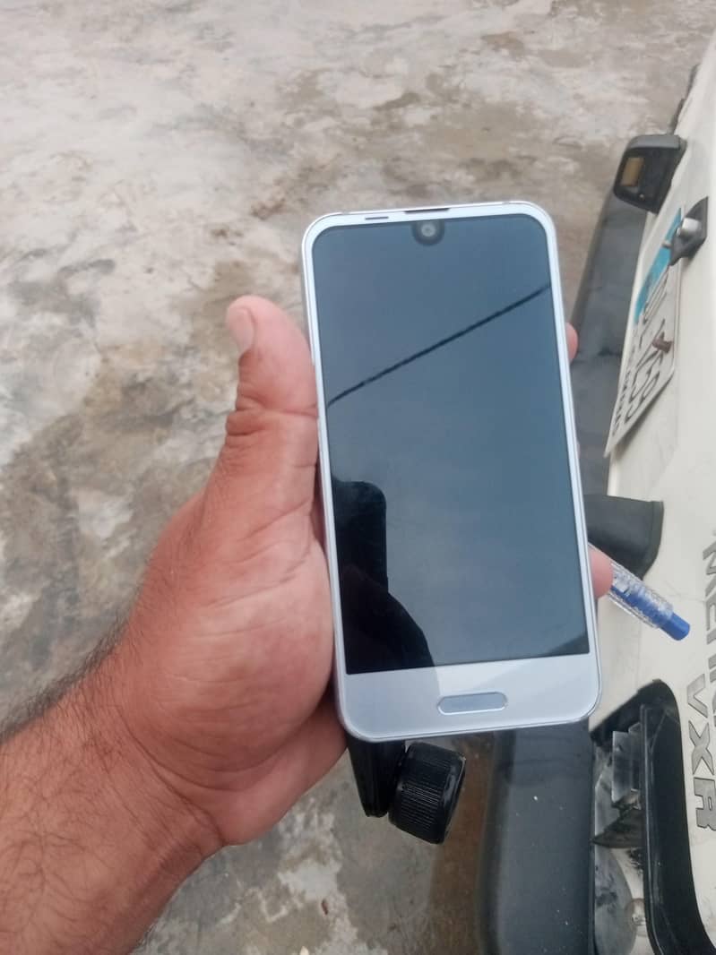 Sharp Aquos R2 3