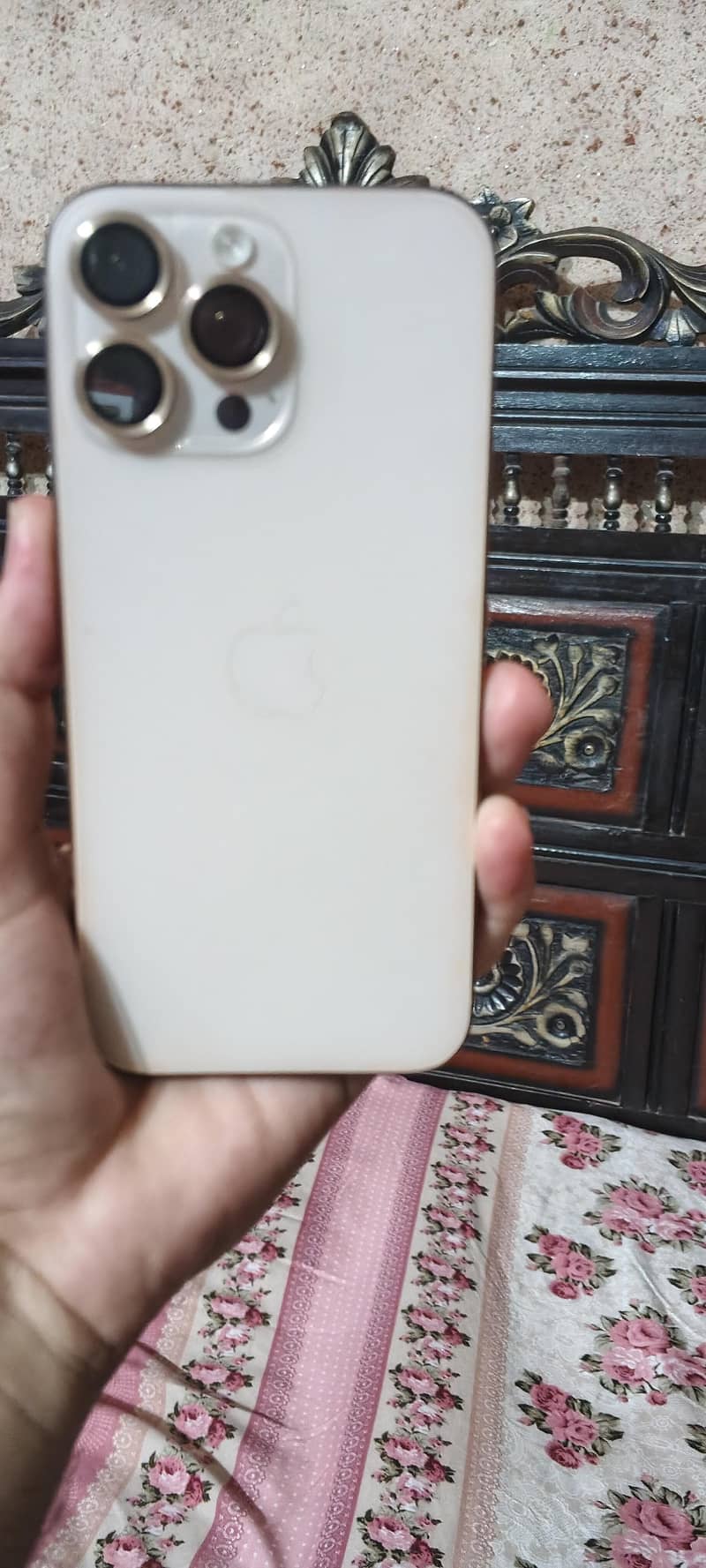Apple iPhone 16 Pro Max 4
