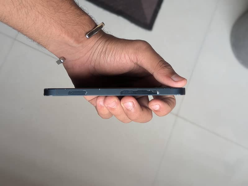 Apple iPhone 13 5