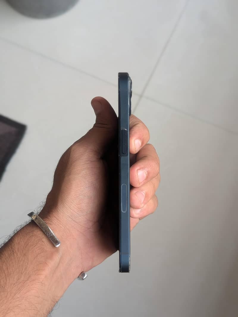 Apple iPhone 13 6