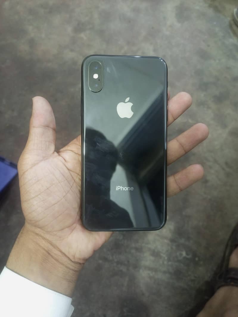 Apple iPhone XS 1