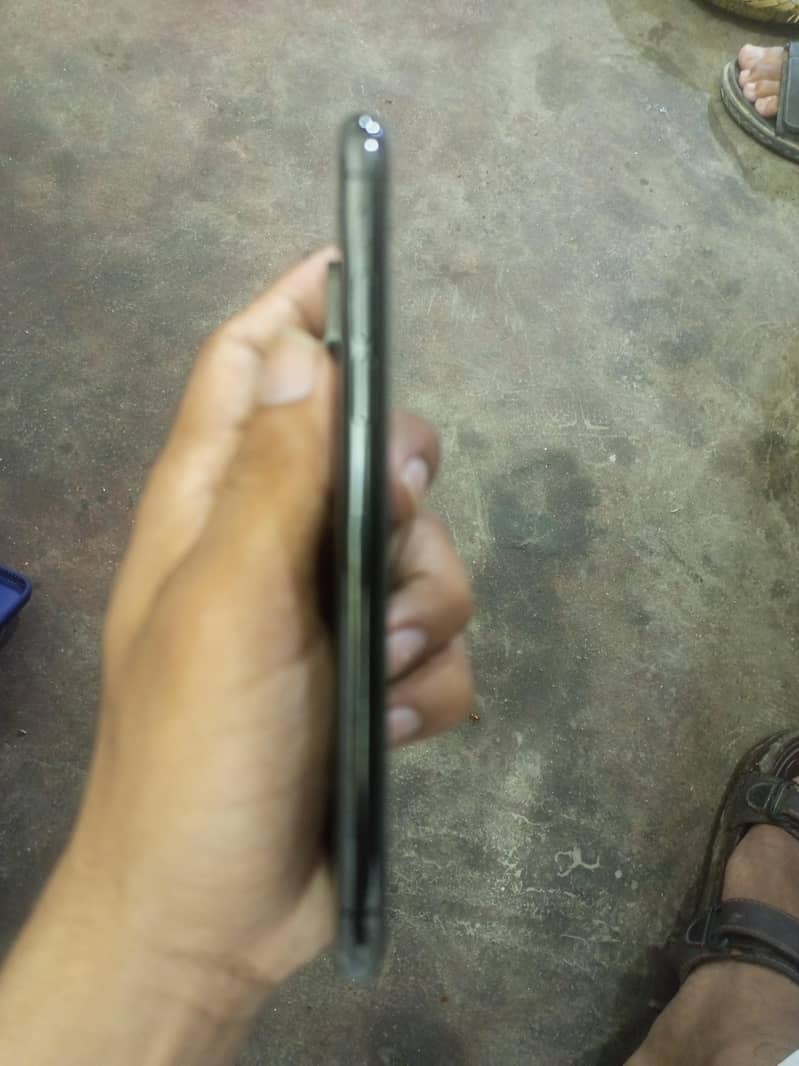 Apple iPhone XS 4