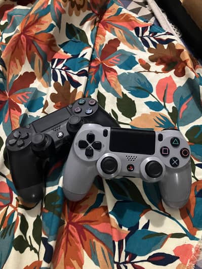 ps4 slim with two controller